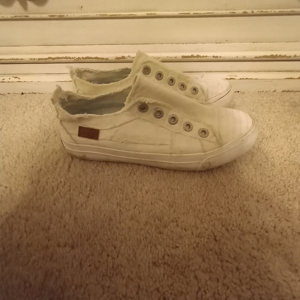 Blowfish White Shoes Size 7 Womans In GUC